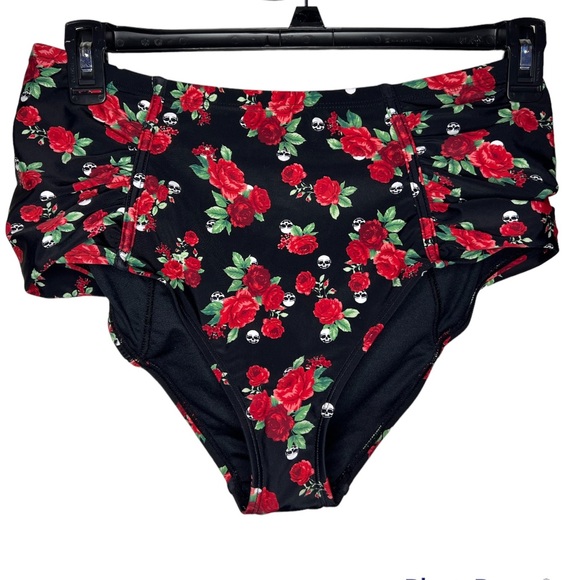 Hot Topic Roses & Skulls Ruched High-Waisted Swim Bottoms Plus Size XL NWT - Picture 5 of 7